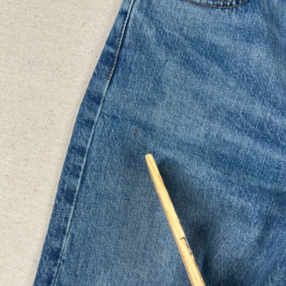 Levis Premium Wedgie Jeans Womens‎ 25x28 Taper Classic Mid Wash Denim Button Fly